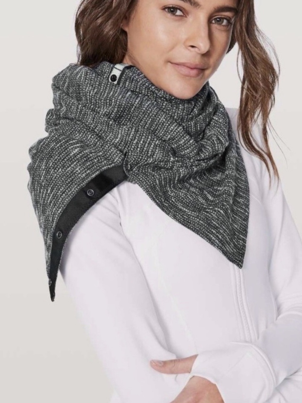 NWT Lululemon Vinyasa Heather and gray and black Infiniti snap scarf/wrap/yoga